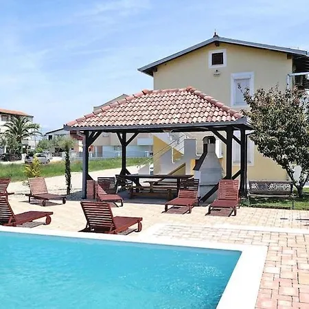 In Near Sandy Beaches, Cleaning Included Ferienhaus Privlaka (Zadar)