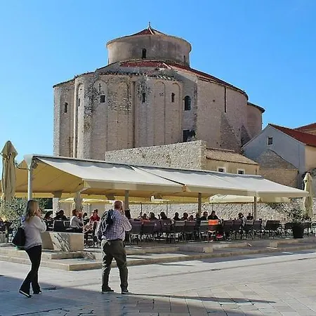 In Near Sandy Beaches, Cleaning Included Vakantiehuis Privlaka (Zadar)